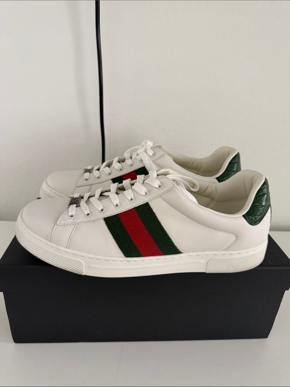 Gucci ace White Leather Sneakers with Green and Red Web Stripe